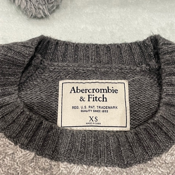 Abercrombie & Fitch wool patchwork cable knit sweater - size XS - Picture 2 of 3